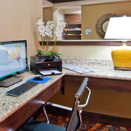 Holiday Inn Express & Suites San Antonio Frost Bank Center By Ihg Екстер'єр фото