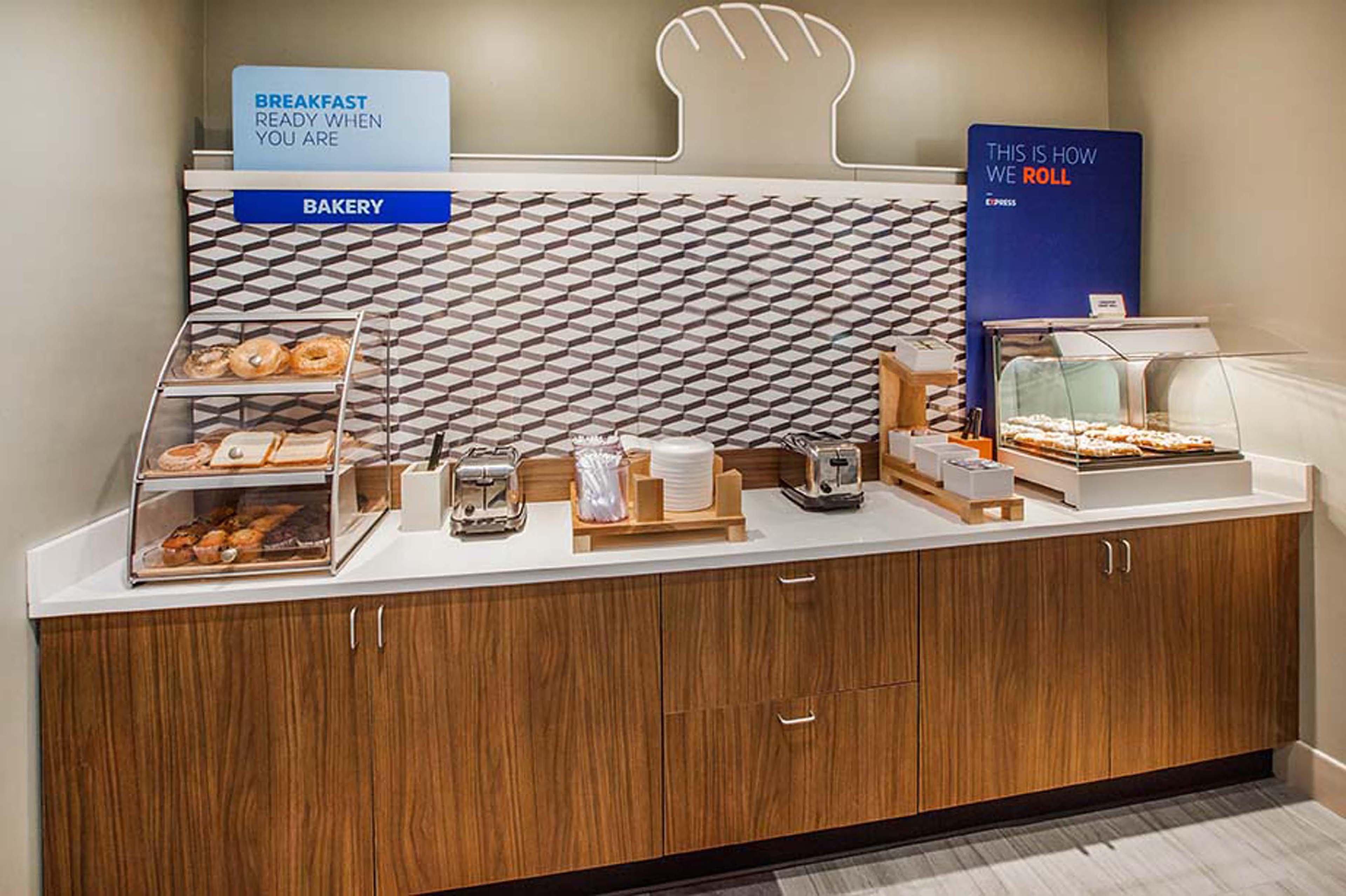 Holiday Inn Express & Suites San Antonio Frost Bank Center By Ihg Екстер'єр фото