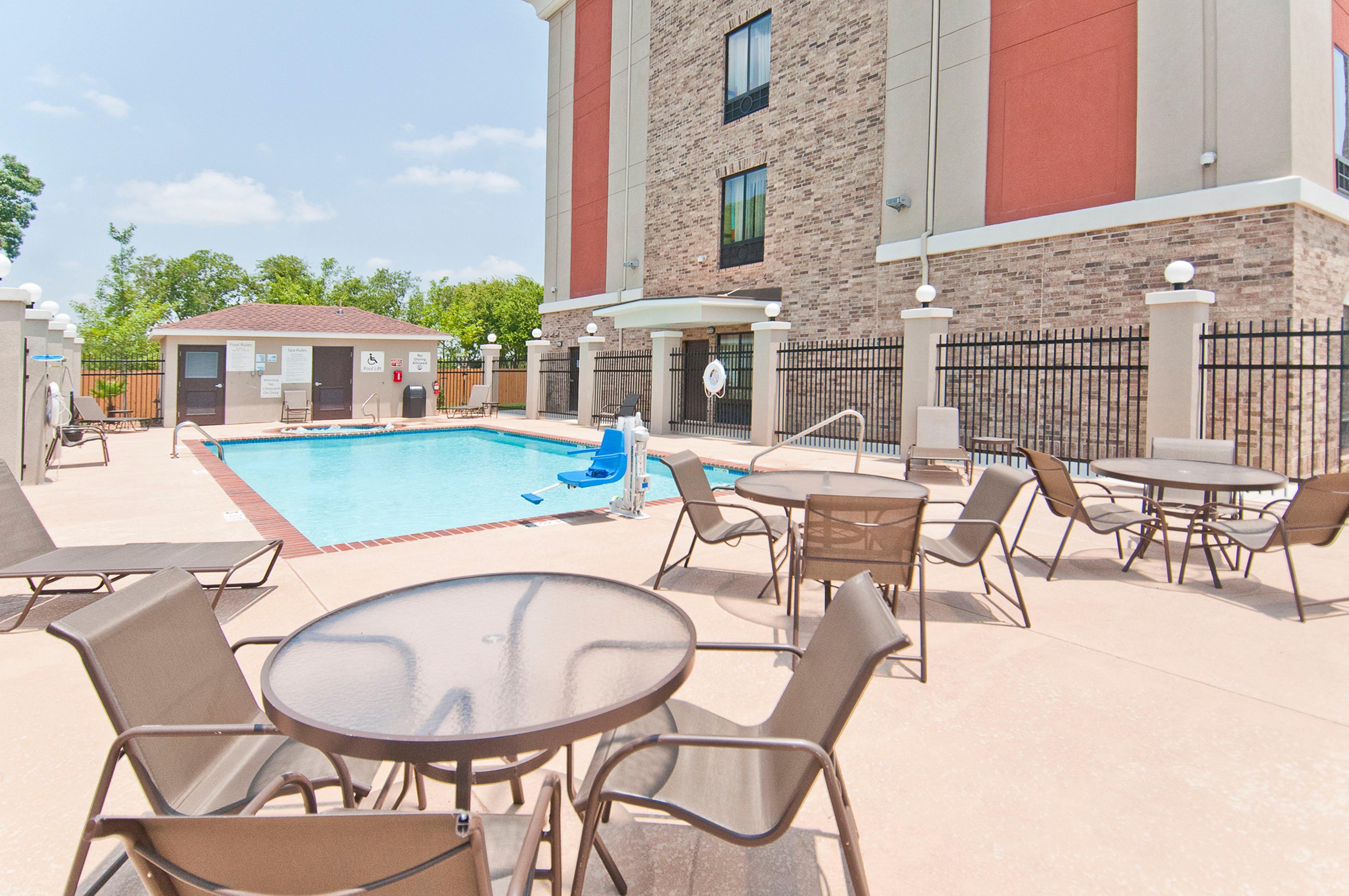 Holiday Inn Express & Suites San Antonio Frost Bank Center By Ihg Екстер'єр фото