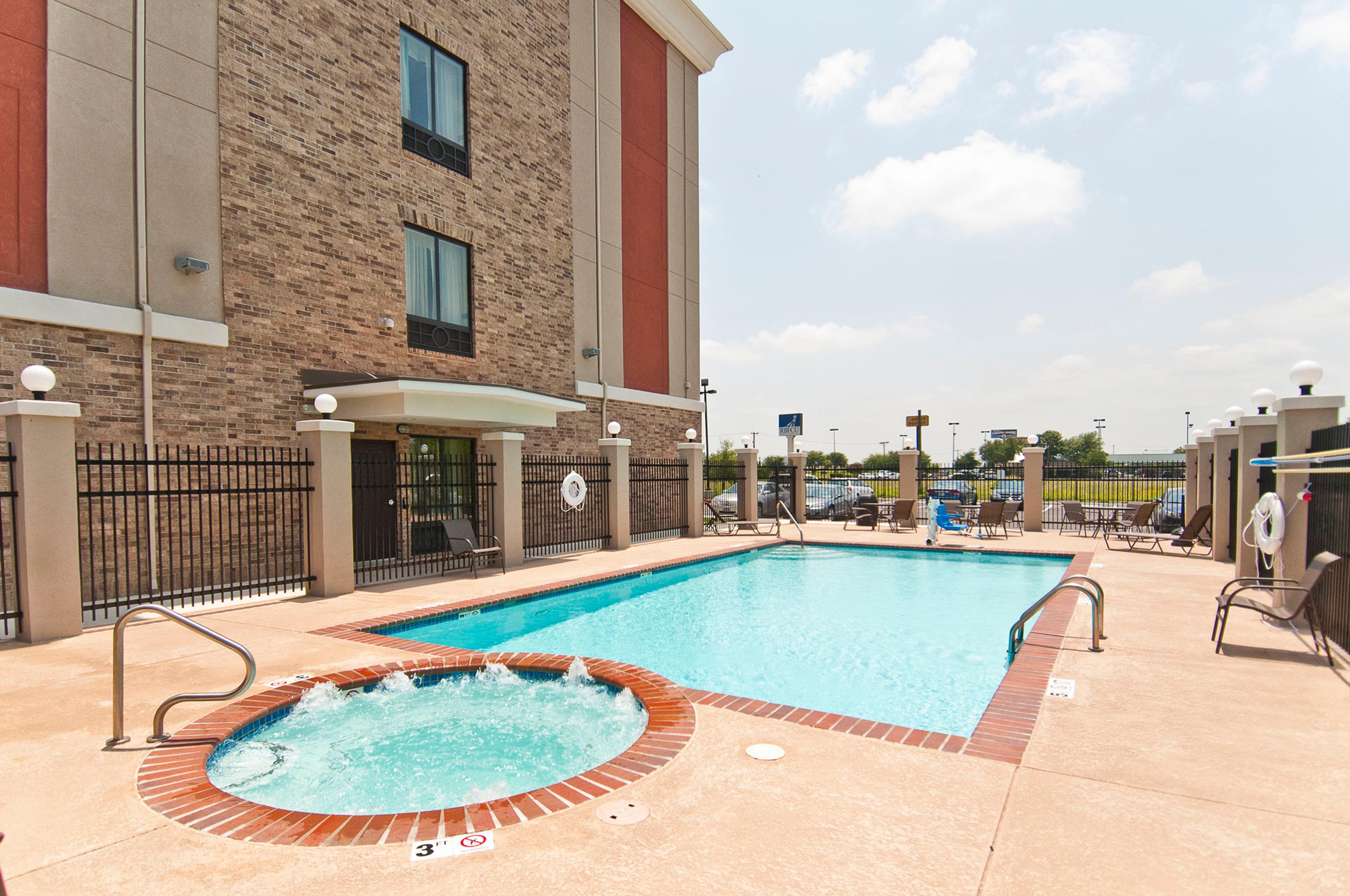 Holiday Inn Express & Suites San Antonio Frost Bank Center By Ihg Екстер'єр фото