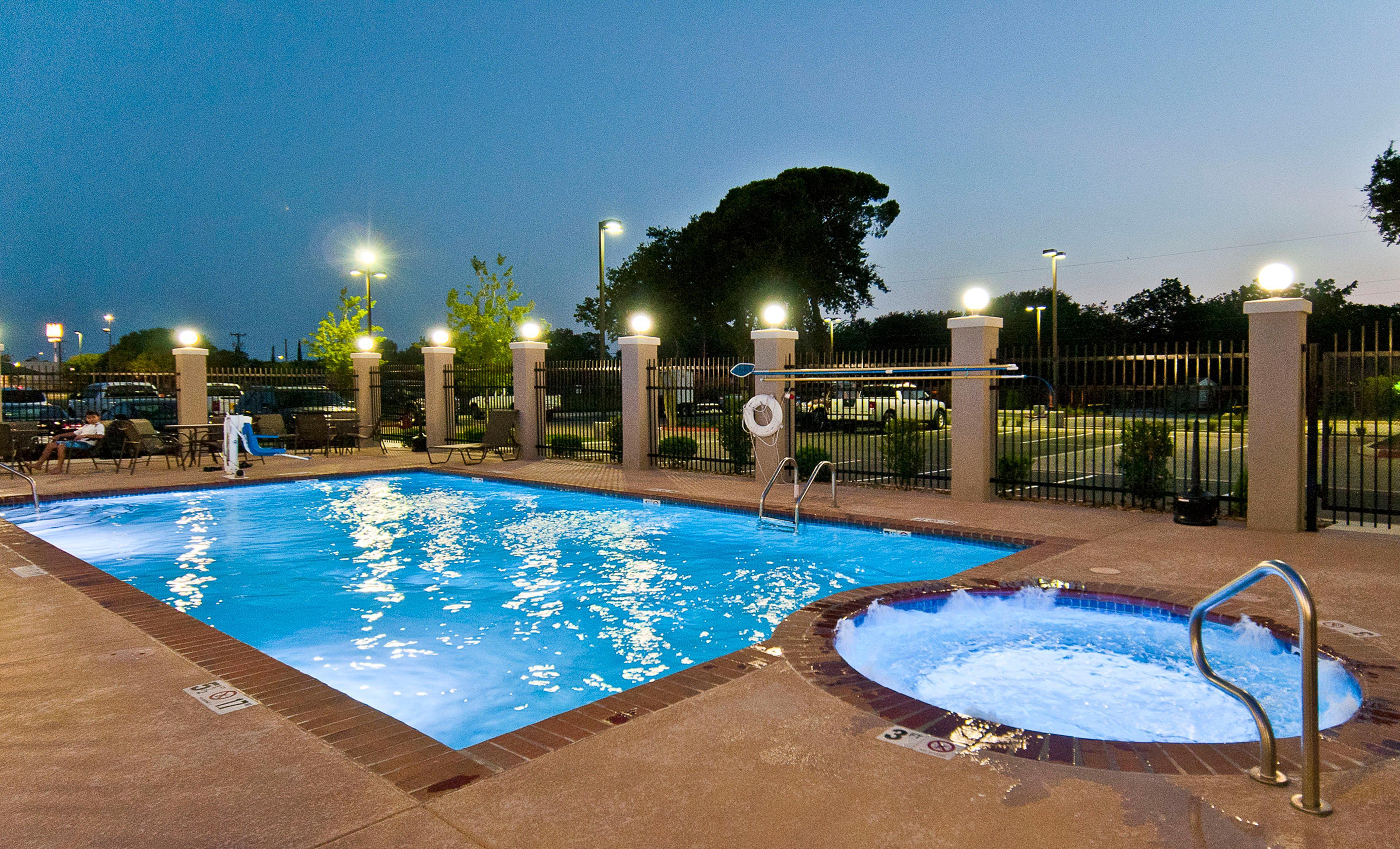 Holiday Inn Express & Suites San Antonio Frost Bank Center By Ihg Екстер'єр фото